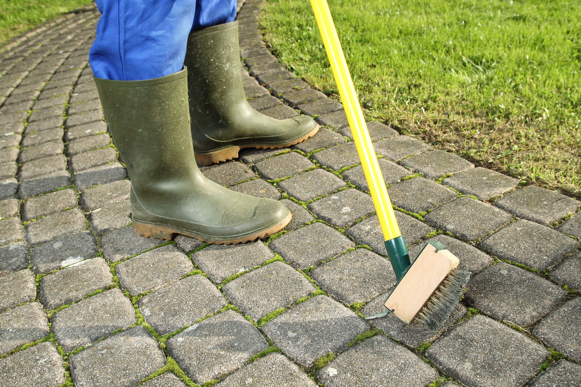 Od žuly po břidlici: jak zachovat krásu přírodního kamene na zahradě pomocí domácích prostředků